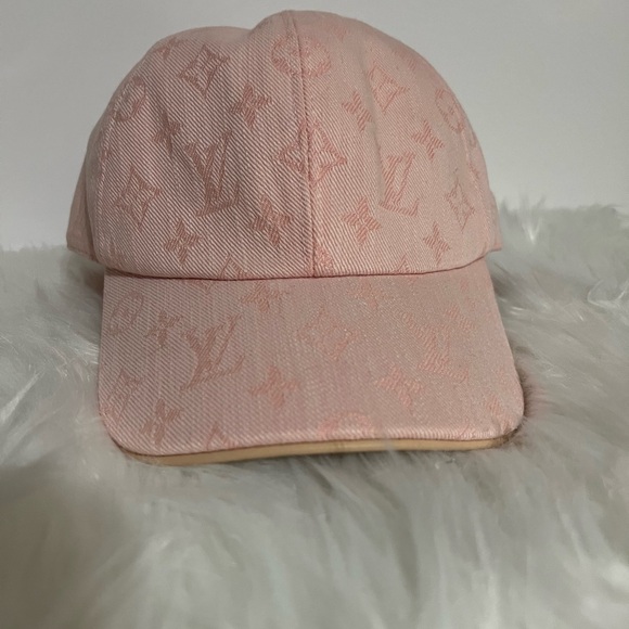 LOUIS VUITTON "Be My" Pink Monogram Woven with a Jacquard Cap - Picture 5 of 10
